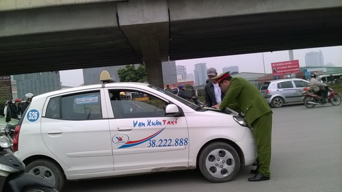Phân luồng, giảm ùn tắc quanh bến xe ảnh 5